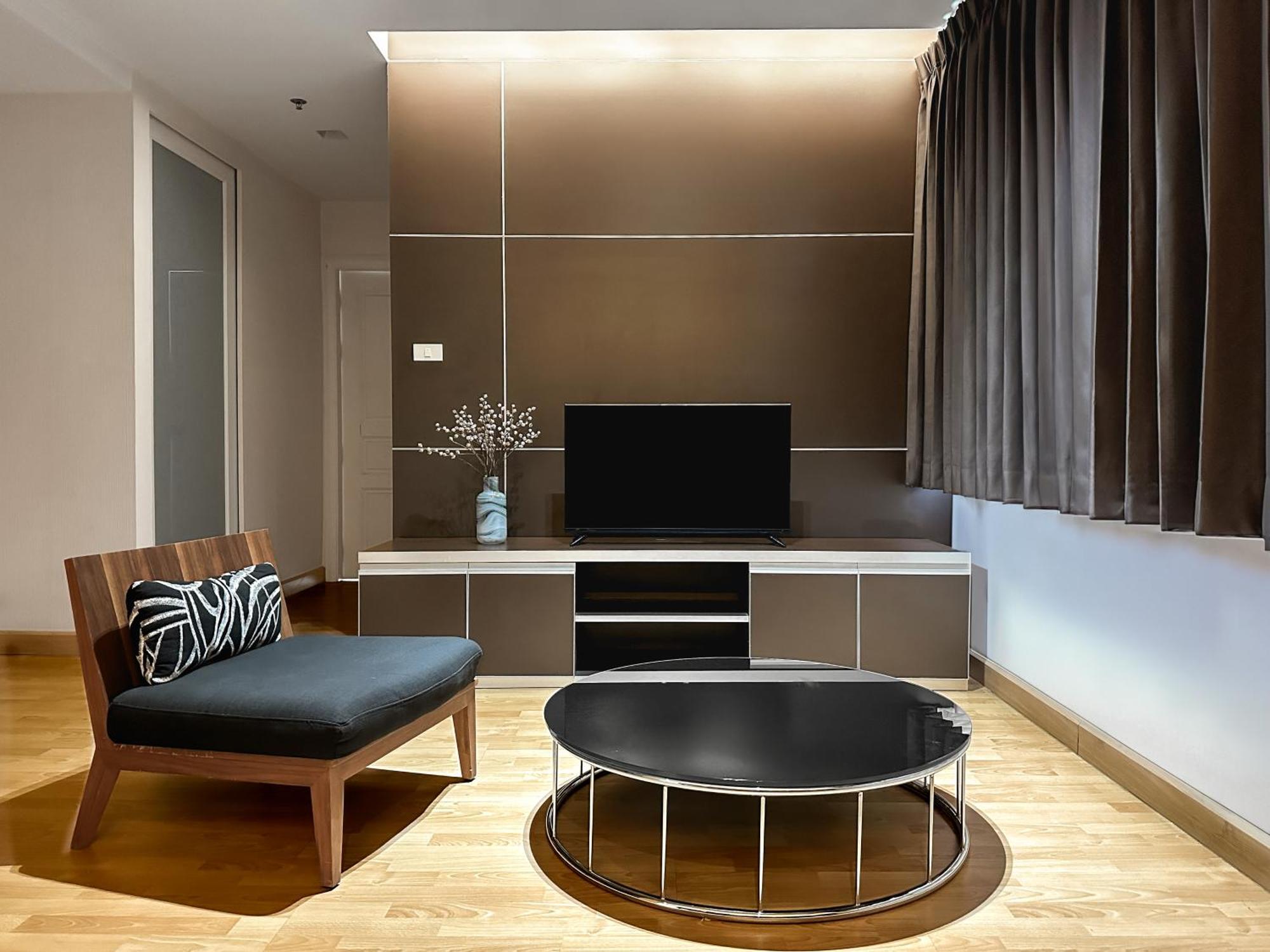 Nantiruj Tower - นันทิรุจ ทาวเวอร์ เซอร์วิสอพาร์ทเม้นท์ สุขุมวิท ซอย 8 Appartement Bangkok Buitenkant foto