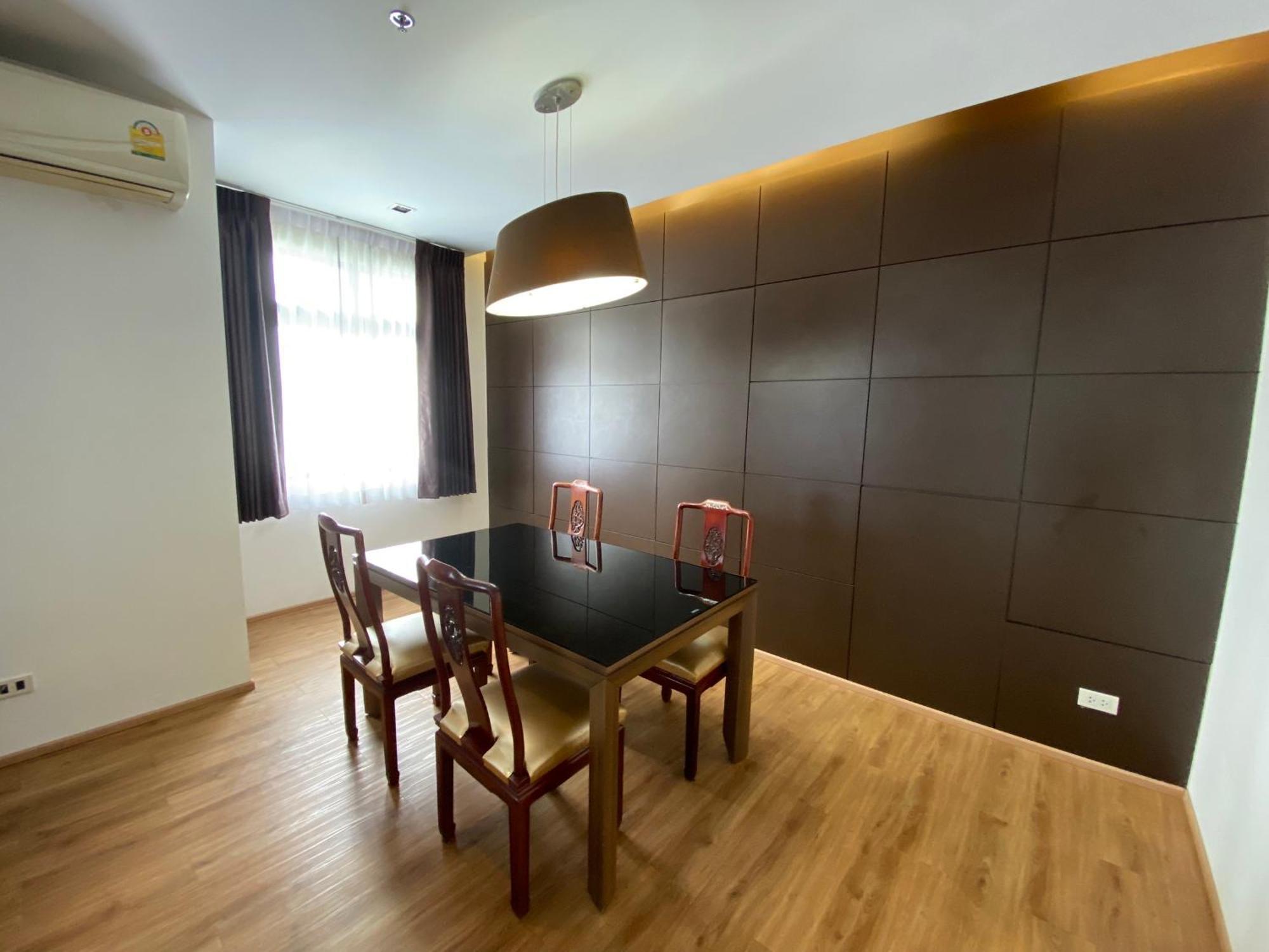 Nantiruj Tower - นันทิรุจ ทาวเวอร์ เซอร์วิสอพาร์ทเม้นท์ สุขุมวิท ซอย 8 Appartement Bangkok Buitenkant foto