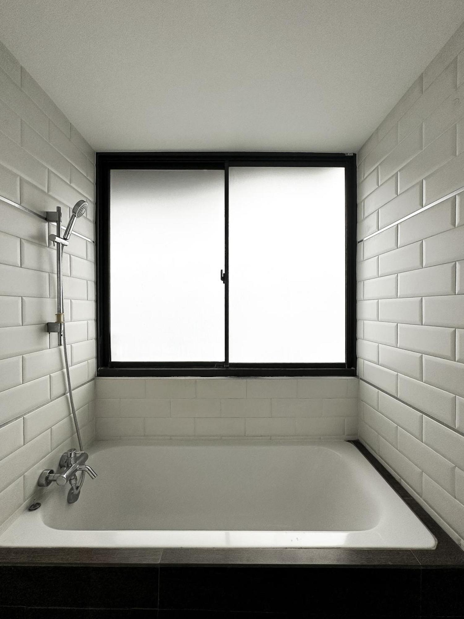 Nantiruj Tower - นันทิรุจ ทาวเวอร์ เซอร์วิสอพาร์ทเม้นท์ สุขุมวิท ซอย 8 Appartement Bangkok Buitenkant foto