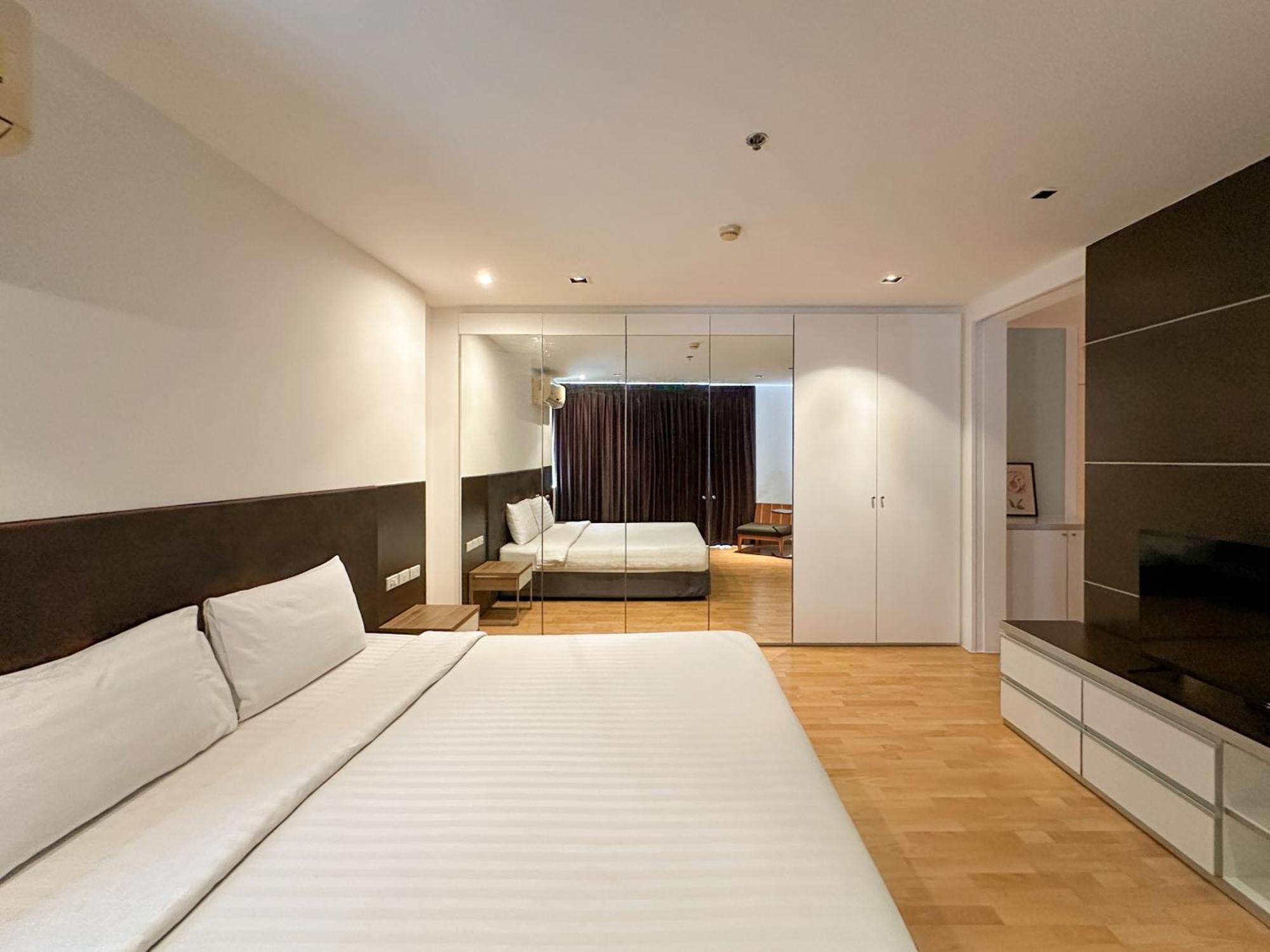 Nantiruj Tower - นันทิรุจ ทาวเวอร์ เซอร์วิสอพาร์ทเม้นท์ สุขุมวิท ซอย 8 Appartement Bangkok Buitenkant foto