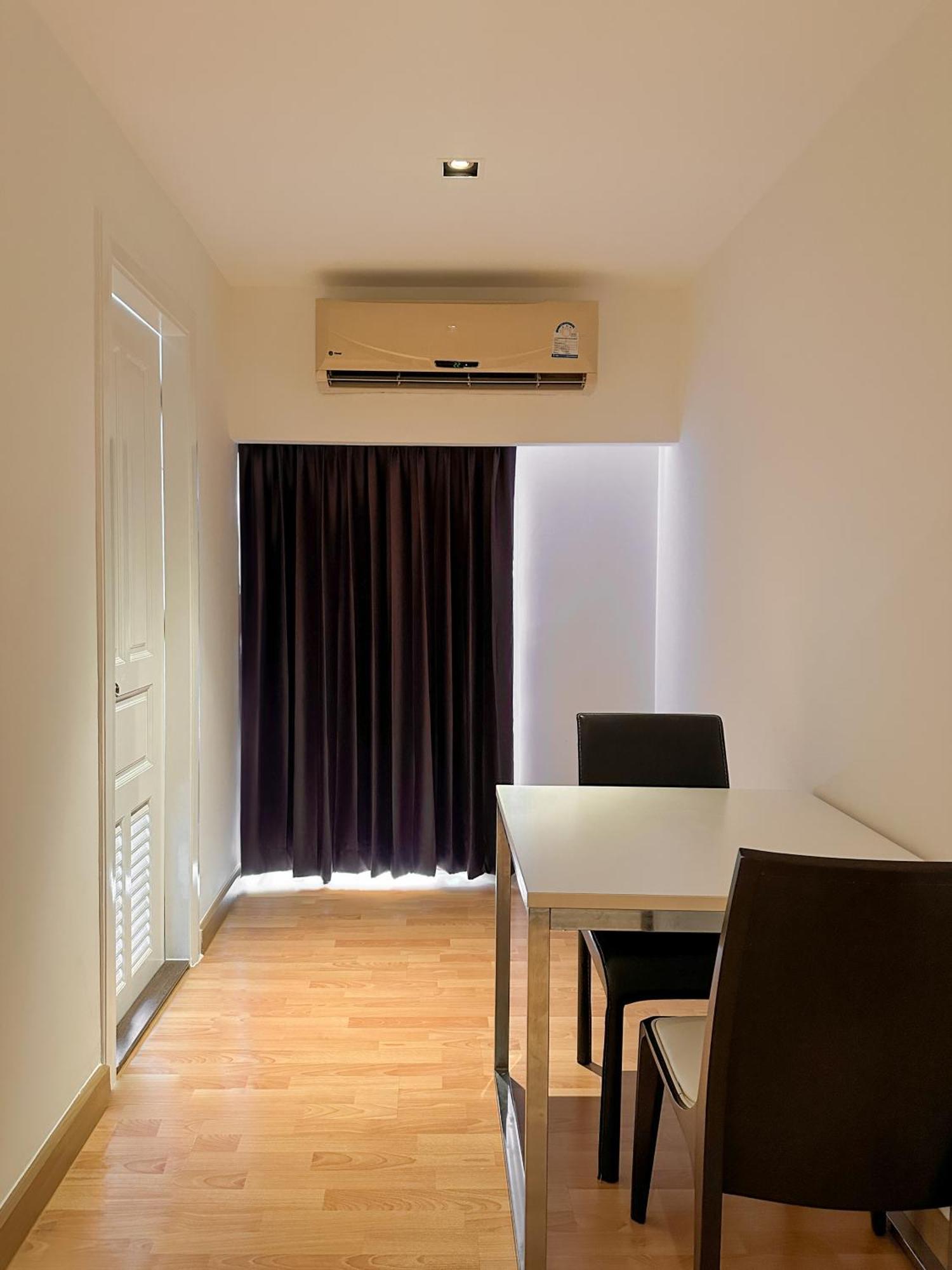 Nantiruj Tower - นันทิรุจ ทาวเวอร์ เซอร์วิสอพาร์ทเม้นท์ สุขุมวิท ซอย 8 Appartement Bangkok Buitenkant foto