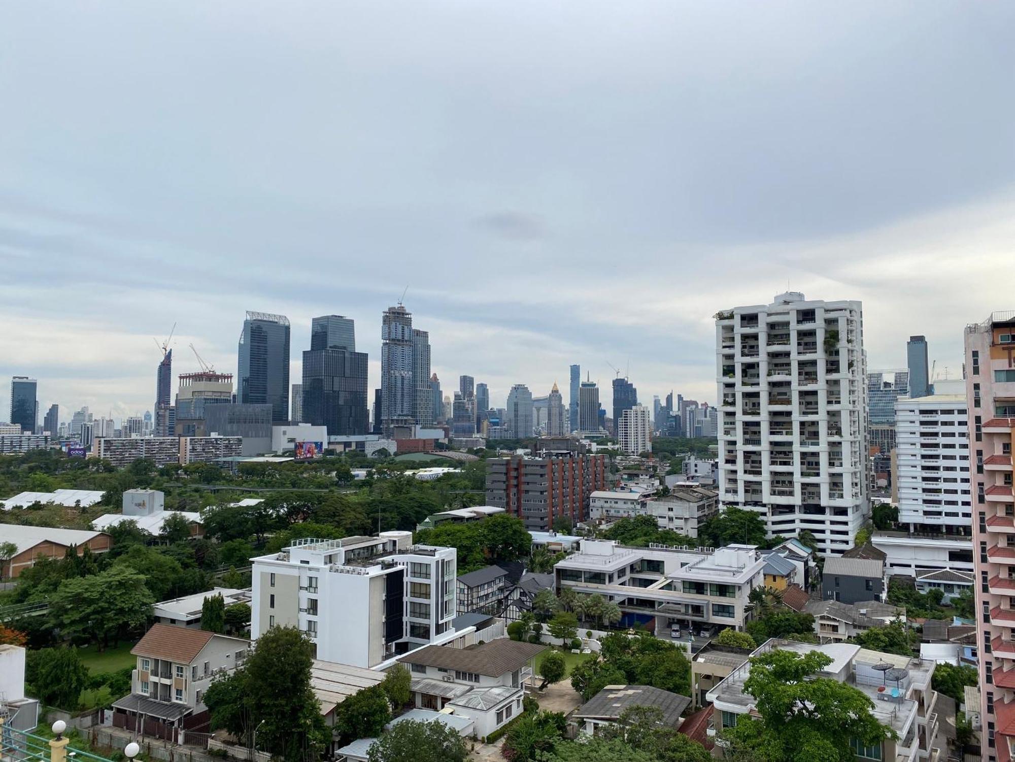 Nantiruj Tower - นันทิรุจ ทาวเวอร์ เซอร์วิสอพาร์ทเม้นท์ สุขุมวิท ซอย 8 Appartement Bangkok Buitenkant foto