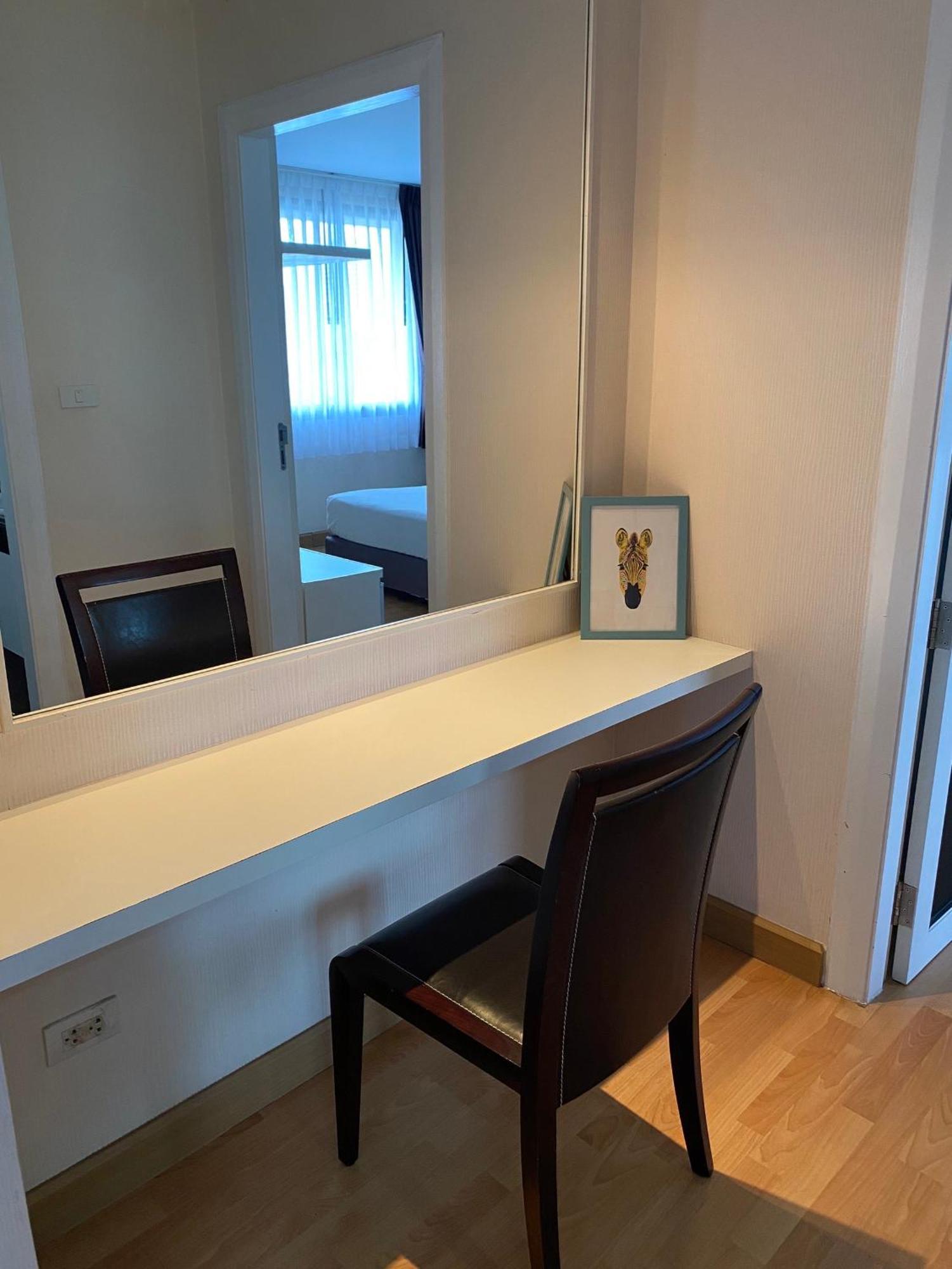Nantiruj Tower - นันทิรุจ ทาวเวอร์ เซอร์วิสอพาร์ทเม้นท์ สุขุมวิท ซอย 8 Appartement Bangkok Buitenkant foto