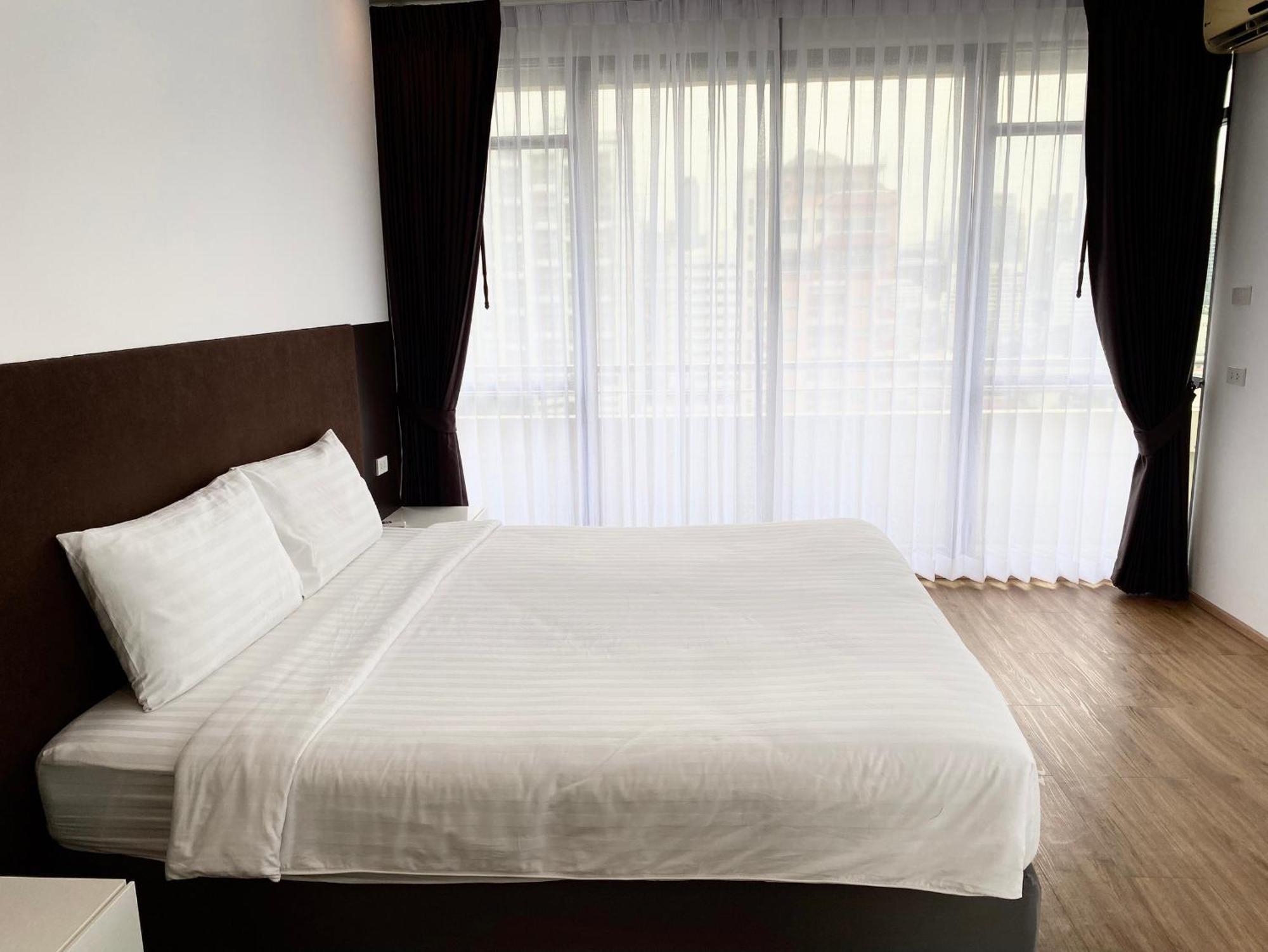 Nantiruj Tower - นันทิรุจ ทาวเวอร์ เซอร์วิสอพาร์ทเม้นท์ สุขุมวิท ซอย 8 Appartement Bangkok Buitenkant foto