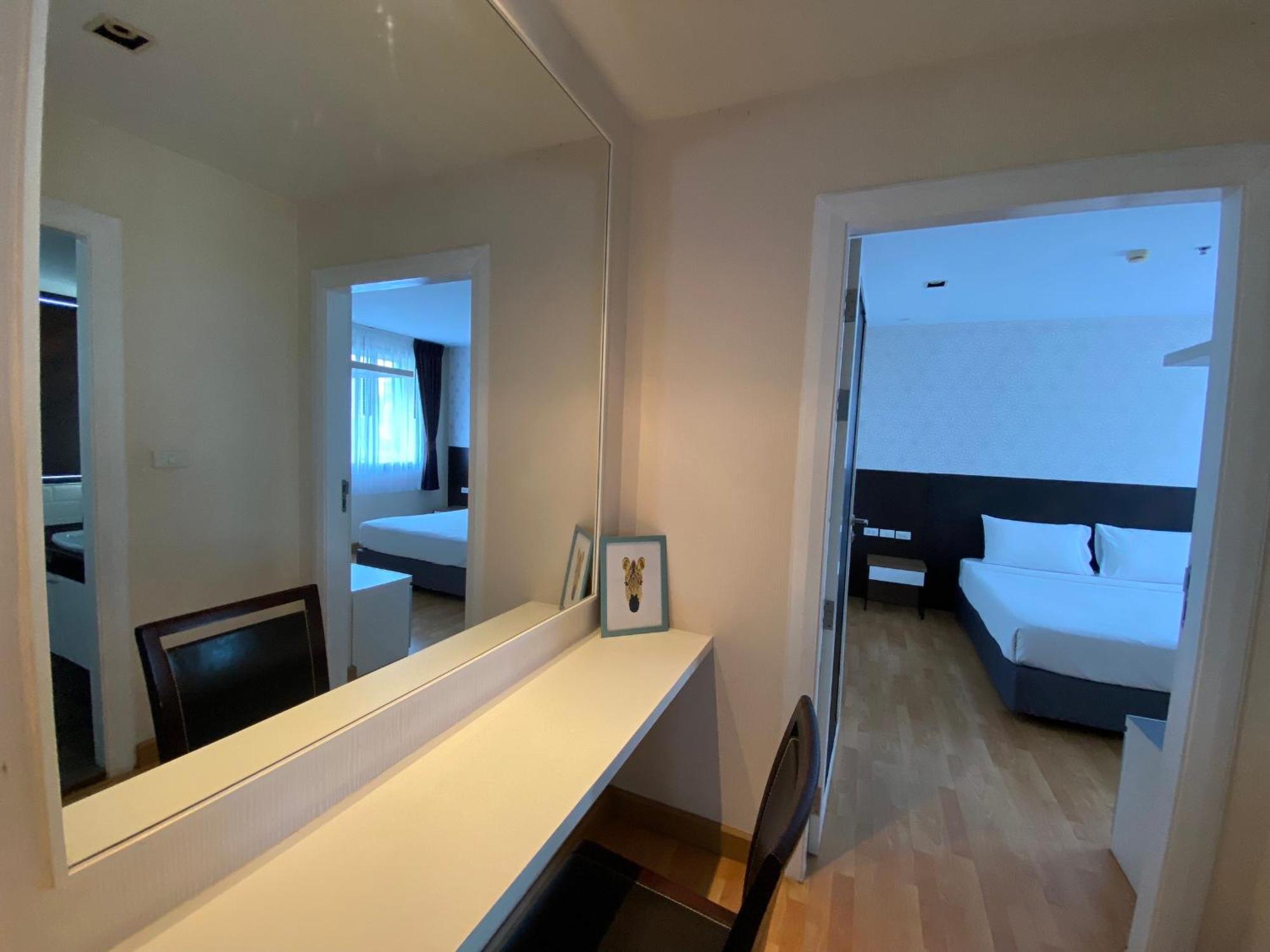 Nantiruj Tower - นันทิรุจ ทาวเวอร์ เซอร์วิสอพาร์ทเม้นท์ สุขุมวิท ซอย 8 Appartement Bangkok Buitenkant foto
