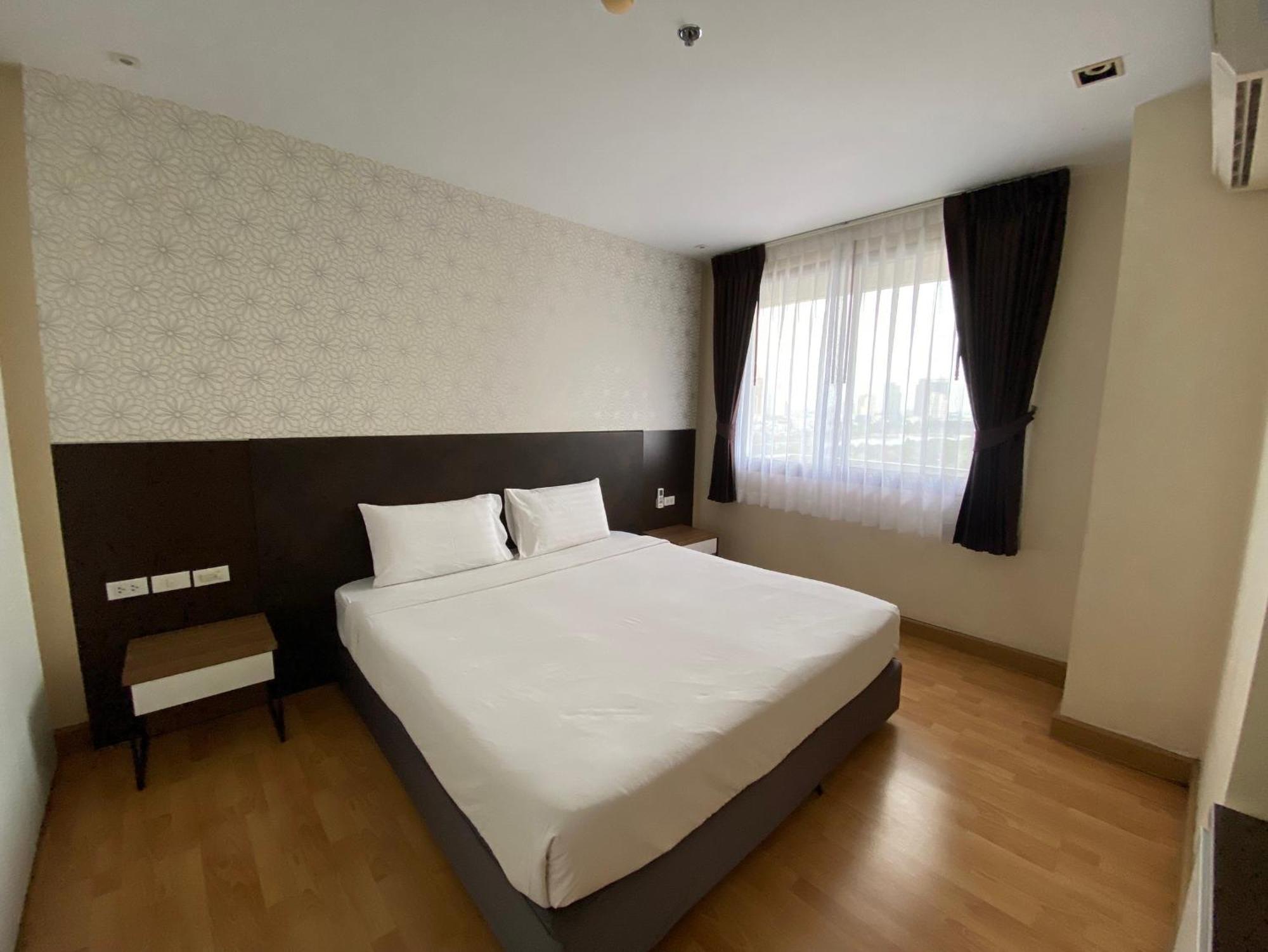 Nantiruj Tower - นันทิรุจ ทาวเวอร์ เซอร์วิสอพาร์ทเม้นท์ สุขุมวิท ซอย 8 Appartement Bangkok Buitenkant foto